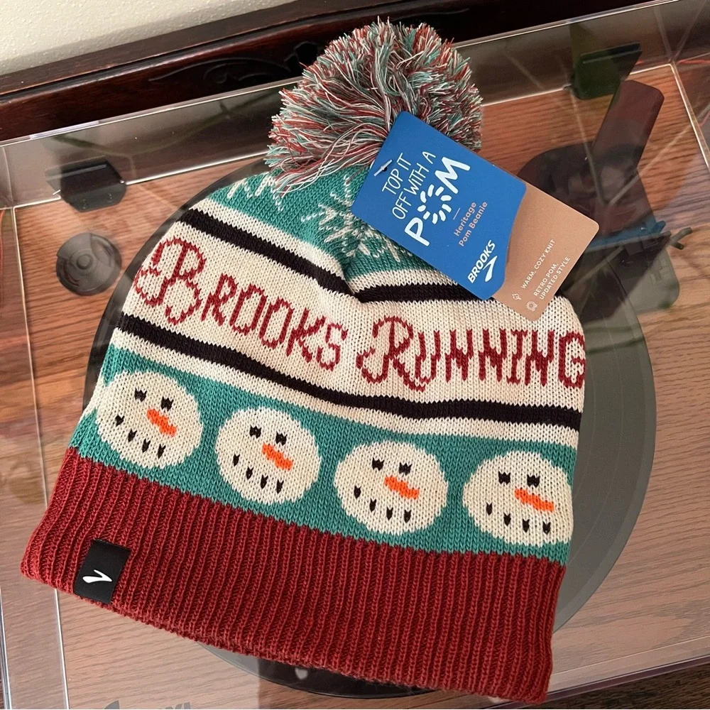 ☃️ Brooks Running Heritage Pom Beanie, Winter Hat, Brooks, NWT - Picture 1 of 8